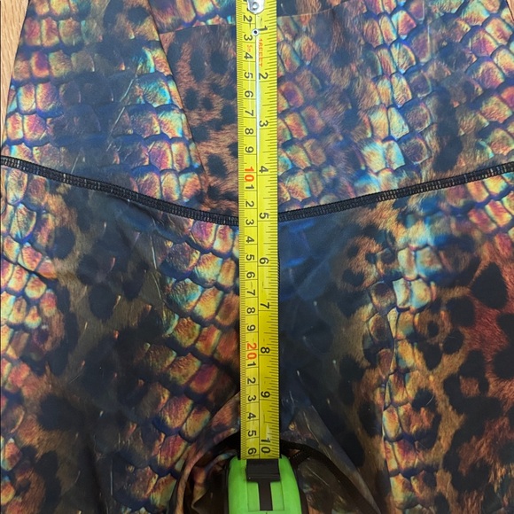 Yoga Democracy YD Animal Print Leggings 23” length, Medium - Picture 7 of 8